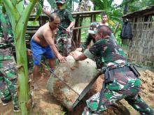 Pemasangan Buis Jamban Program TMMD